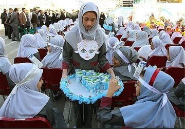 کمبود منابع اعتباری از علل اصلی عدم توزیع شیر در مدارس زنجان