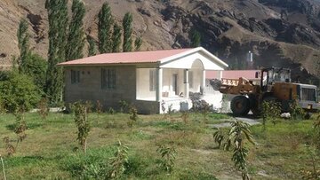تخریب چهار ویلا غیرمجاز  با حضور ماموران انتظامی در بخش بلده مازندران