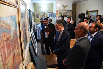 دیدار وزیر فرهنگ و ارشاد با نویسندگان  و هنرمند نگارگر شیرازی