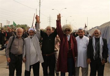 حضور ترکمن‌های اهل سنت گلستان در راهپیمایی اربعین؛ ما را حسین (ع) دور خودش جمع می‌کند