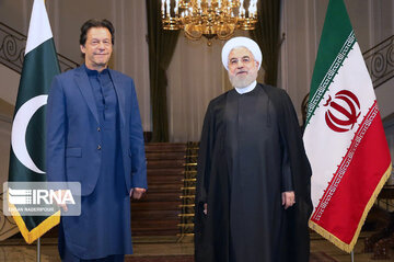 IRNA English - Iran President, Pakistani PM Meet In Tehran