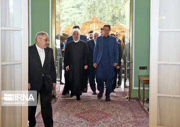 IRNA English - Iran President, Pakistani PM Meet In Tehran