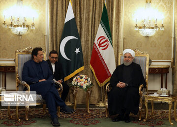 Iran president, Pakistani PM meet in Tehran