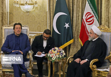 Iran president, Pakistani PM meet in Tehran