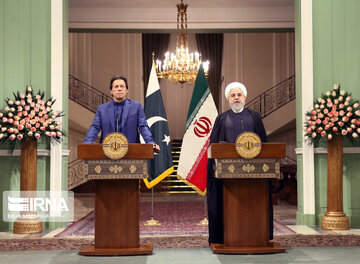 IRNA English - Iran President, Pakistani PM Meet In Tehran