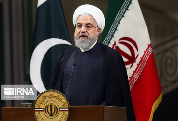 Iran president, Pakistani PM meet in Tehran