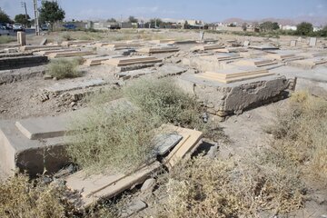 قبرستان متروکه