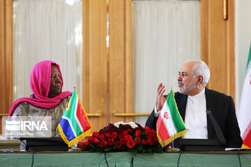 Iran, South African FMs discuss ways to expand ties