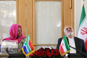 Iran, South African FMs discuss ways to expand ties