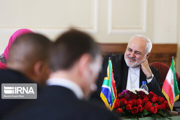 Iran, South African FMs discuss ways to expand ties