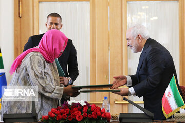 Iran, South African FMs discuss ways to expand ties