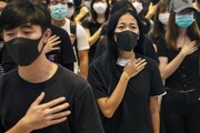چین صادرات لباس های مشکی به هنگ کنگ را ممنوع کرد