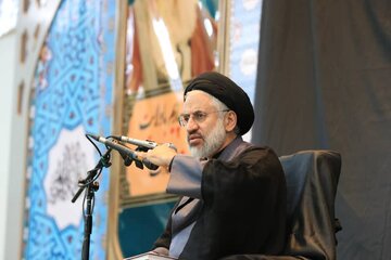 راهپیمایی اربعین به جامعه اسلامی عزت مضاعف می‌دهد