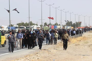 بیش از ۲۱۴ هزار نفر زائر روز اربعین از مرز مهران تردد کردند 