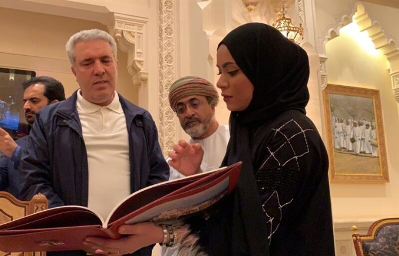 Iran's tourism minister visits Oman's National Museum, Royal Opera House 