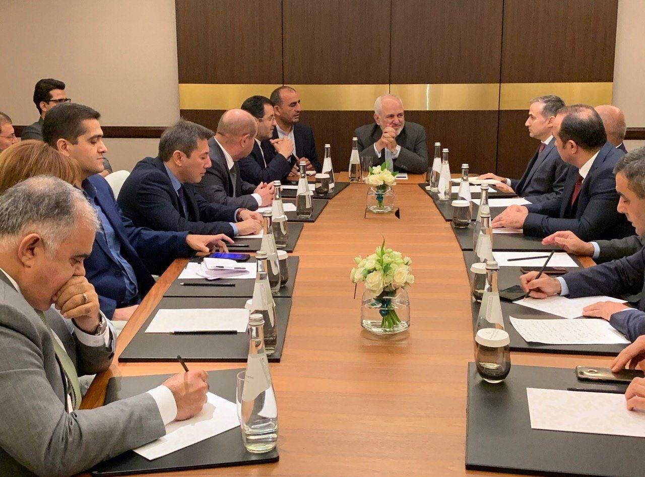 Zarif, Azeri media, think tanks directors discuss Tehran-Baku ties