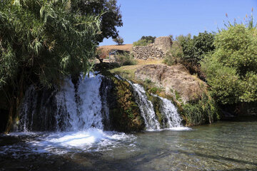 آبشارهای خروشان آرپناه در شهرستان لالی