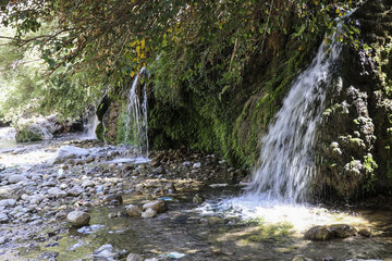 آبشارهای خروشان آرپناه در شهرستان لالی