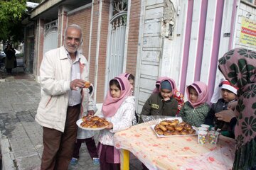 نذری دانش آموزان پیش دبستانی بروجرد به مناسبت شهادت امام رضا (ع)