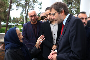 بازدید کاردار سفارت لهستان از آرامستان لهستانی ها و کلیسای حضرت مریم در انزلی‎