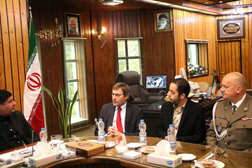 بازدید کاردار سفارت لهستان از آرامستان لهستانی ها و کلیسای حضرت مریم در انزلی‎