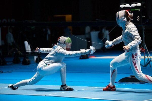 El equipo iraní de esgrima Sable, medalla de plata en el Campeonato Asiático Sub-23 disputado en Tailandia