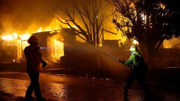 خاموشی ناشی از آتش‌سوزی ساکنان کالیفرنیا را به خشم آورد