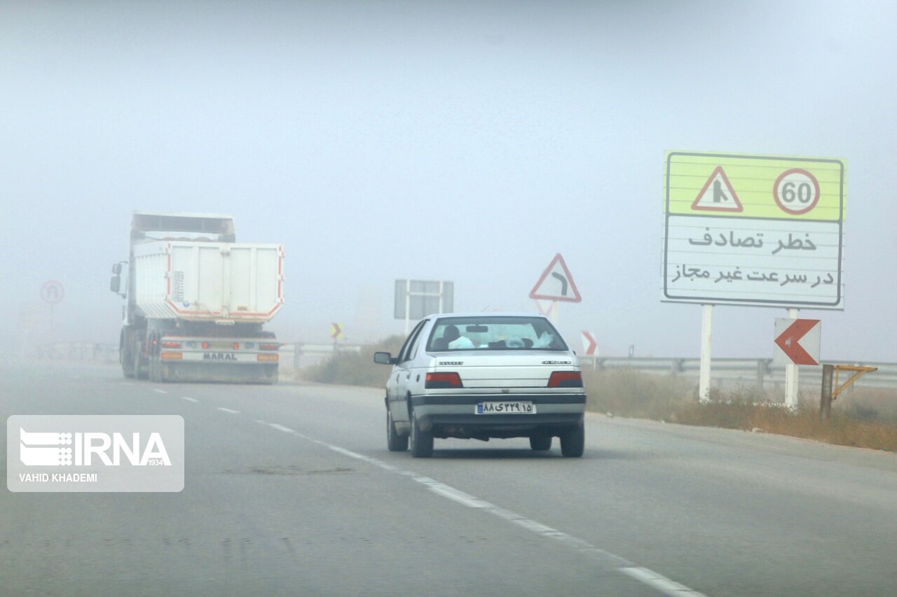 کندی تردد خودروها در گردنه‌های خراسان شمالی به علت مه‌گرفتگی