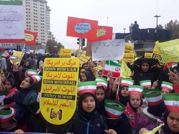 راهپیمایی ضداستکباری ۱۳ آبان در مشهد آغاز شد