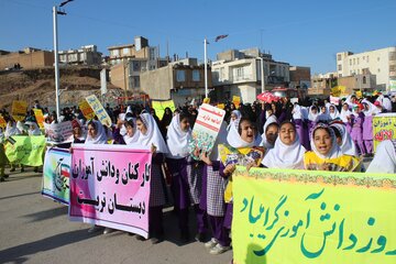 راهپیمایی 13آبان در شهرستان مرزی قصرشیرین