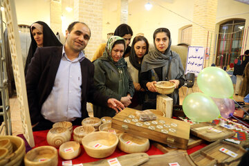 نمایشگاه توانمندی‌های بانوان شاغل و دانشجویان دختر دانشگاه‌های استان زنجان