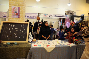 نمایشگاه توانمندی‌های بانوان شاغل و دانشجویان دختر دانشگاه‌های استان زنجان