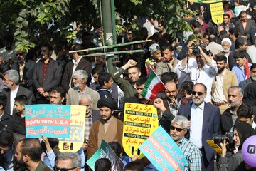 حضور پرشور مردم سمنان در راهپیمایی 13 آبان