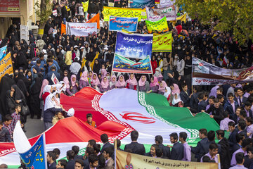 راهپیمای 13 آبان در شهرکرد