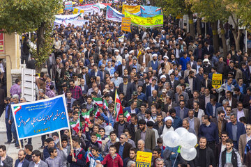 راهپیمای 13 آبان در شهرکرد