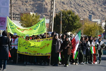 شکوه و عظمت راهپیمایی یوم‌الله ۱۳ آبان در ماکو