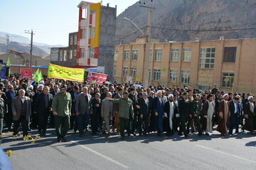 شکوه و عظمت راهپیمایی یوم‌الله ۱۳ آبان در ماکو