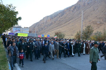 شکوه و عظمت راهپیمایی یوم‌الله ۱۳ آبان در ماکو