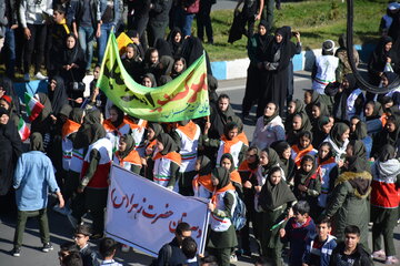 شکوه و عظمت راهپیمایی یوم‌الله ۱۳ آبان در ماکو