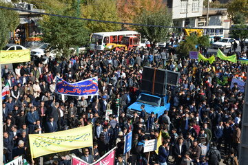 شکوه و عظمت راهپیمایی یوم‌الله ۱۳ آبان در ماکو