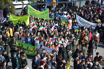 شکوه و عظمت راهپیمایی یوم‌الله ۱۳ آبان در ماکو