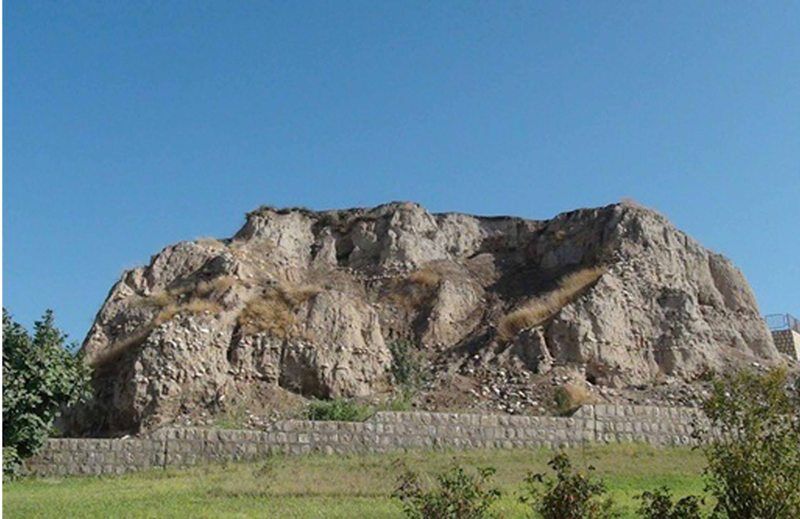 لایهنگاری در یکی از شاخصترین تپههای باستانی زاگرس مرکزی لایهنگاری در یکی از شاخصترین تپههای باستانی زاگرس مرکزی