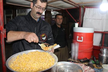 رونق کلوچه و شورمزه در مهاباد