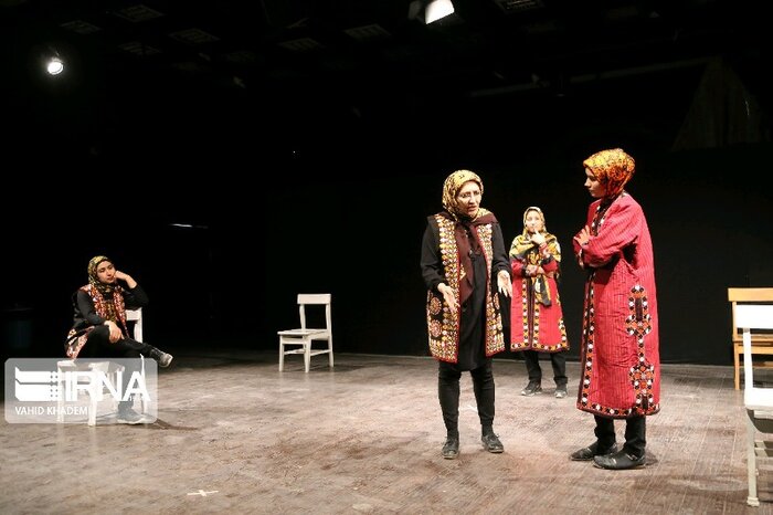 عروسک‌های گمشده آغازگر جشنواره منطقه‌ای تئاتر ئافره‌ت (زن) در کردستان