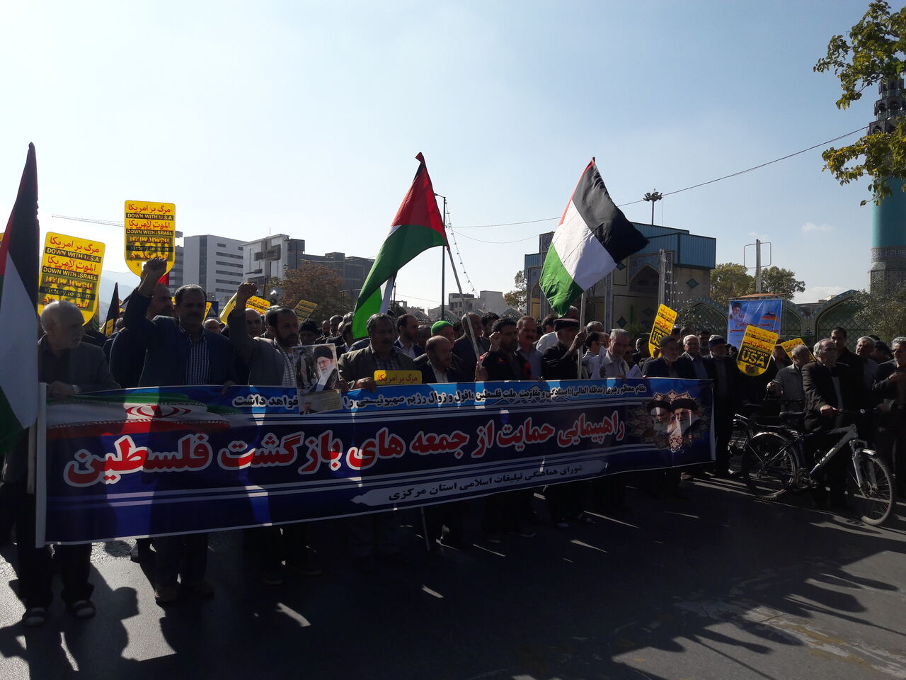 نمازگزاران اراکی در حمایت از مردم فلسطین راهپیمایی کردند