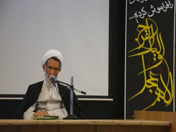 امام جمعه شهرکرد:ریزش‌های نظام ناشی از درک نکردن حقیقت انقلاب اسلامی است