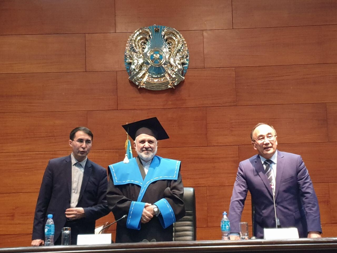 عنوان پروفسور افتخاری دانشگاه اوراسیای قزاقستان به ظریف اعطاء شد ایرنا