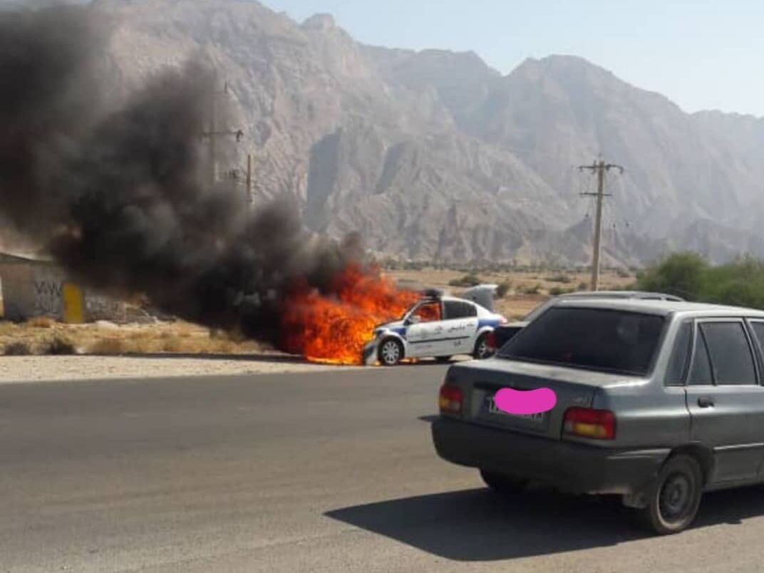 خودرو پلیس درتنگستان آتش گرفت خودرو پلیس درتنگستان آتش گرفت