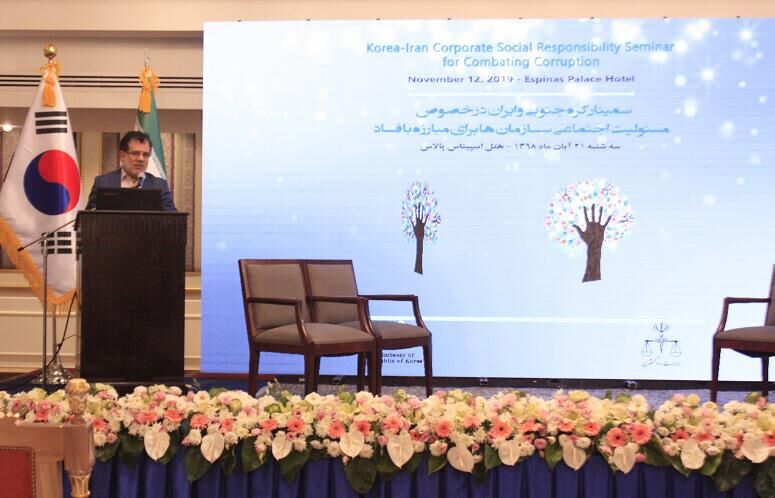 فساد، عدالت و مردمسالاری را مخدوش میکند
فساد، عدالت و مردمسالاری را مخدوش میکند