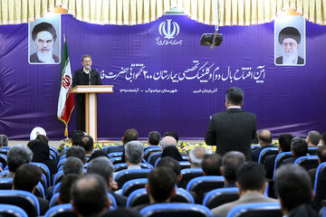 ایرنا - میاندوآب - اسحاق جهانگیری معاون اول رئیس جمهوری روز پنجشنبه و در ادامه سفر خود به استان آذربایجان غربی، فاز دوم بیمارستان حضرت فاطمه زهرا(س) را افتتاح کرد. عکاس فرج صمدی